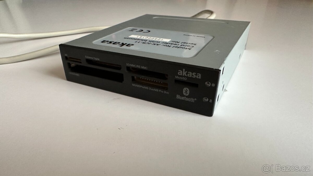 Interní čtečka 3.5" Akasa AK-ICR-11 s Bluetooth - 3