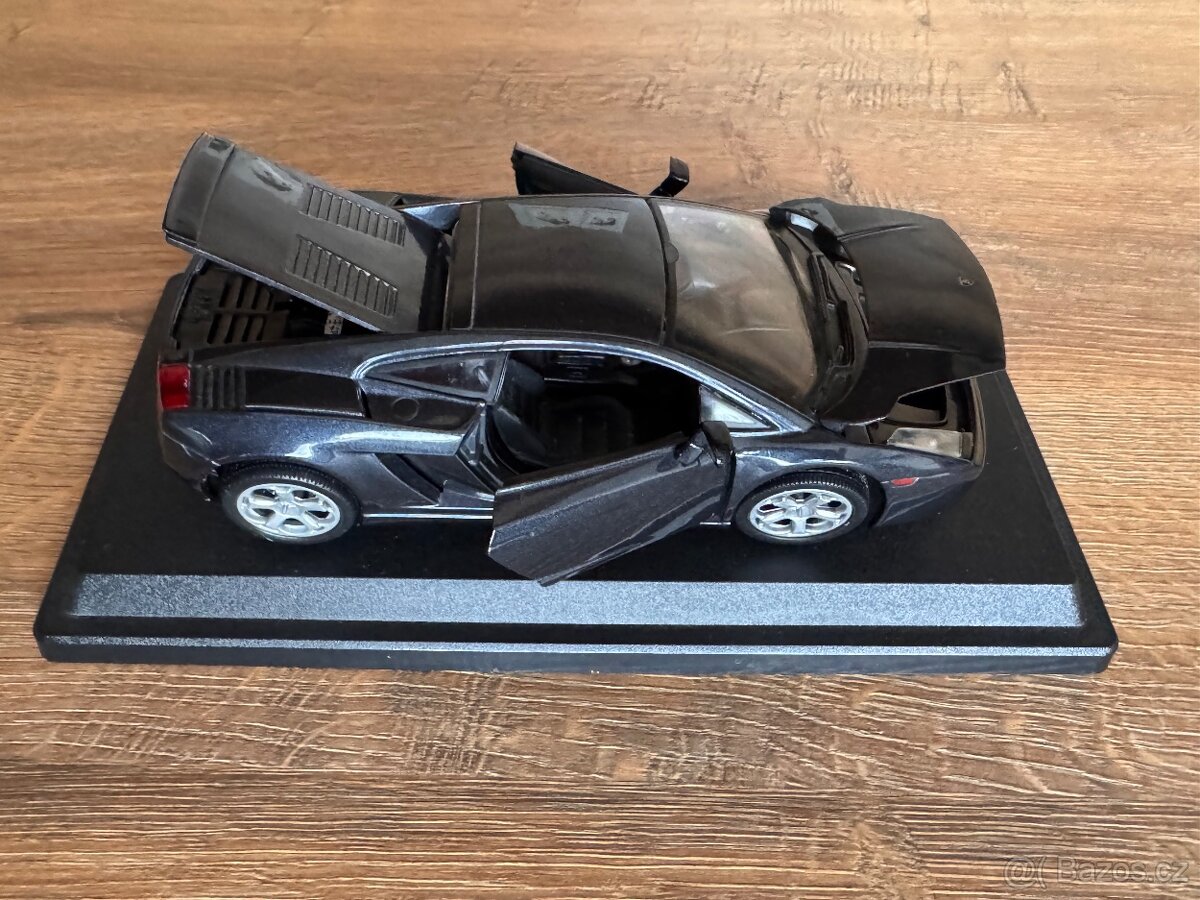 Sběratelský kovový model Lamborghini Gallardo. - 3