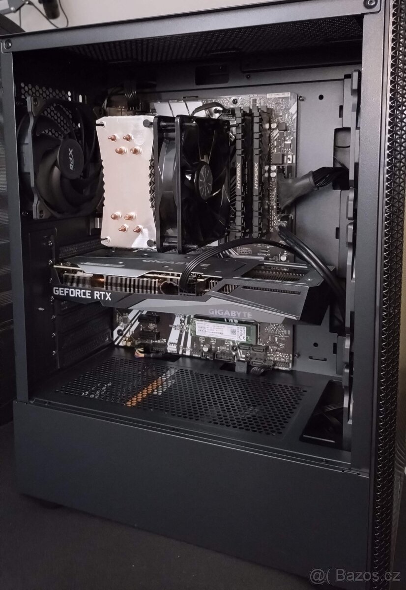 Herní PC s i7-9700K, RTX 3060 Ti a 24" 180Hz FreeSync LCD - 3
