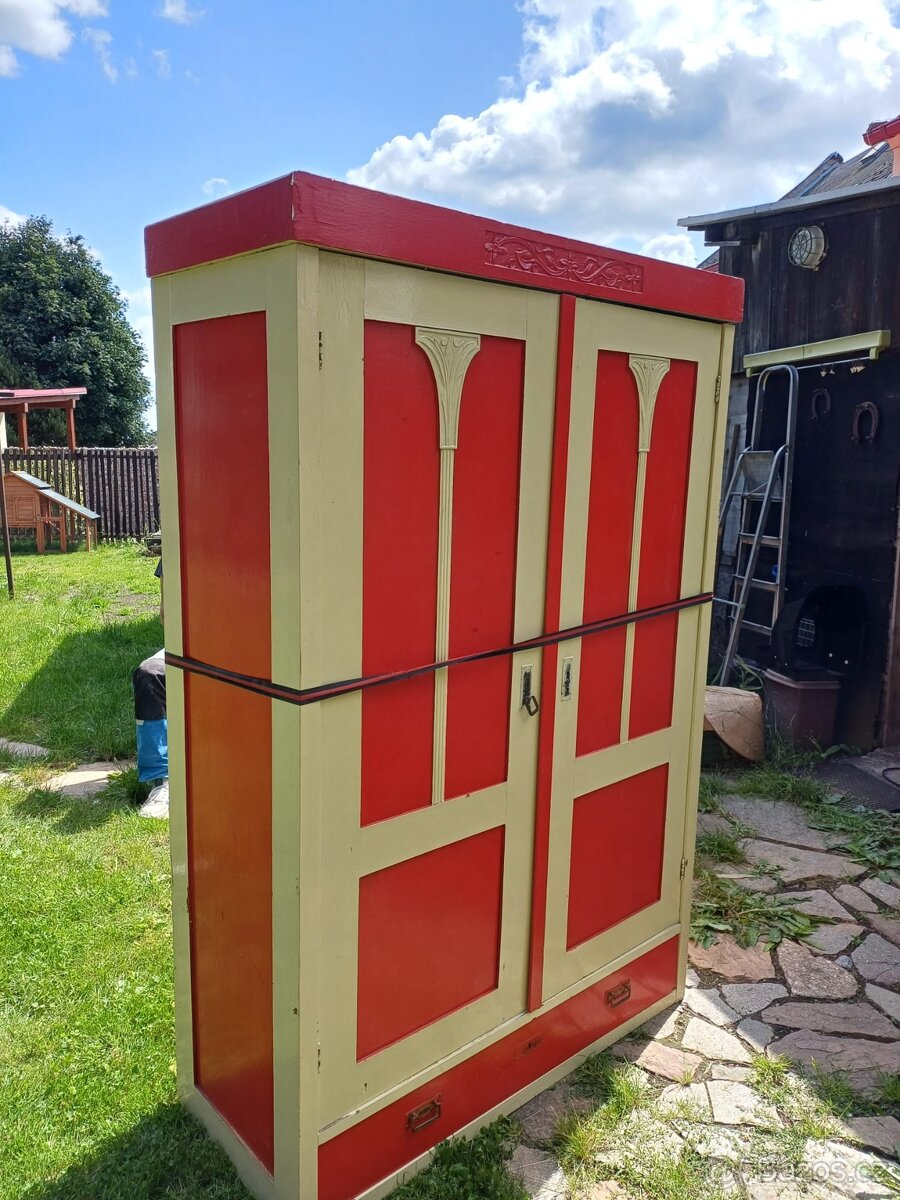 Starožitné skříně, vintage - 3