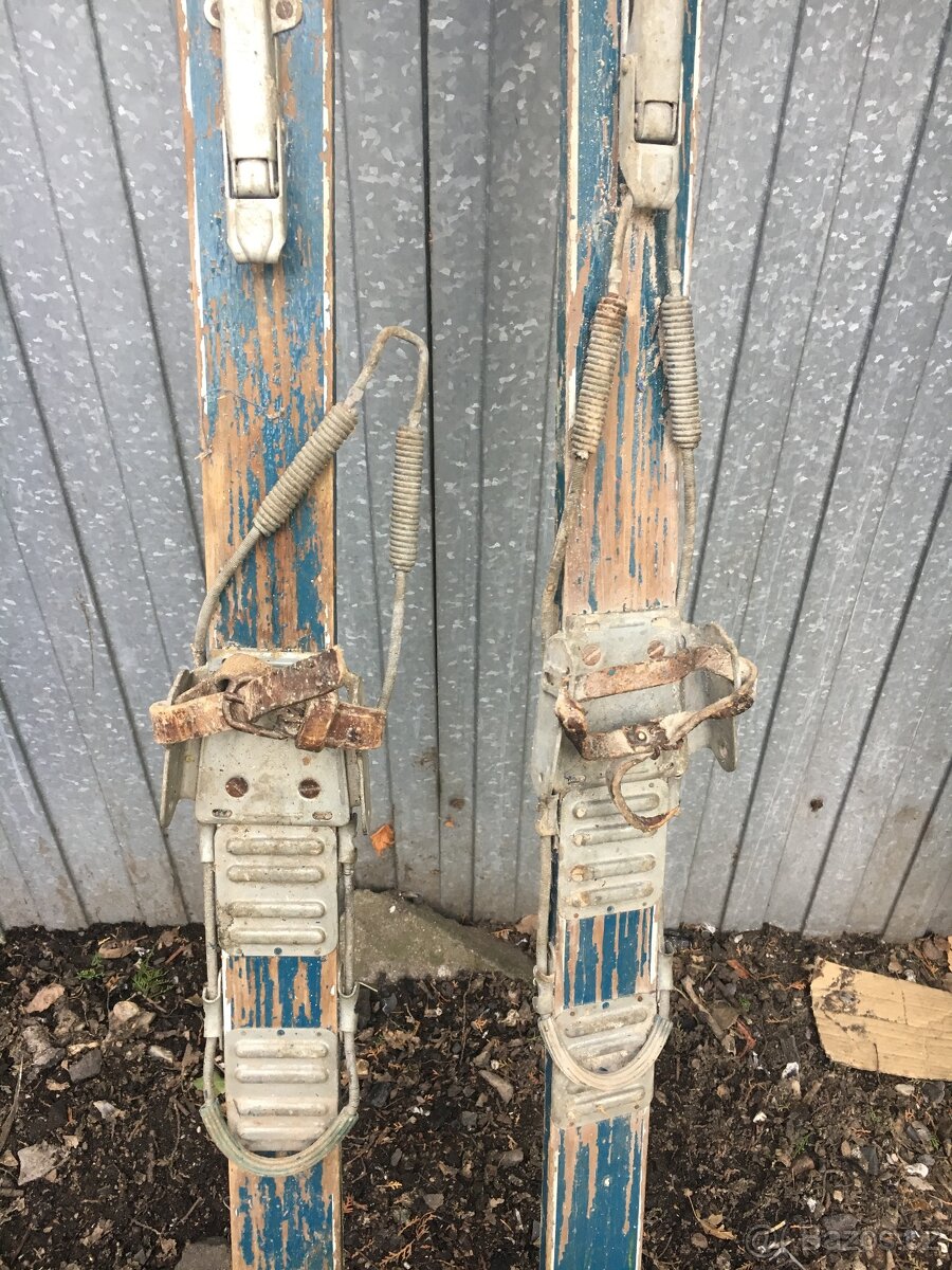 Starodávné sjezdové lyže k dekoraci - 3