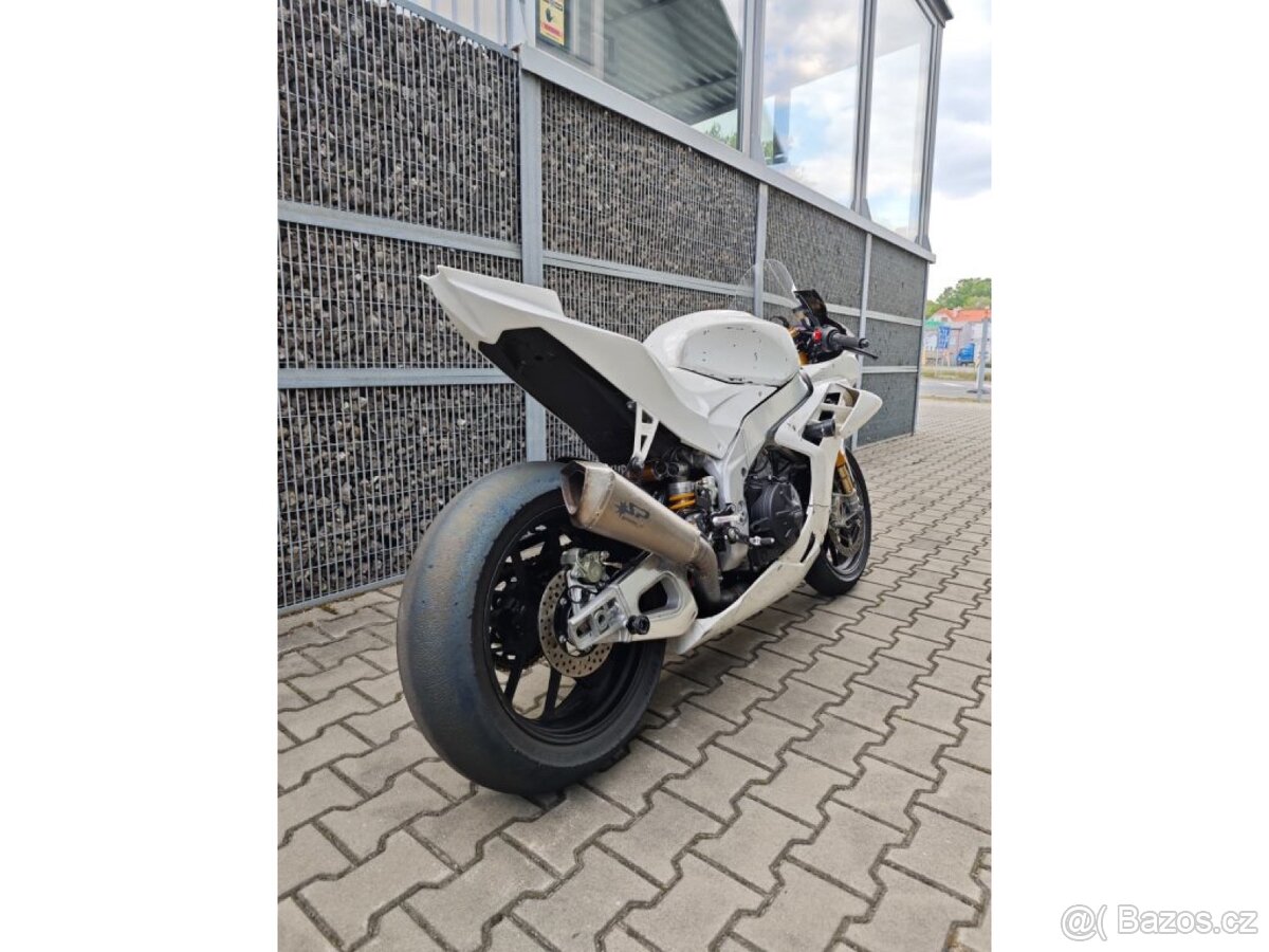 Aprilia RSV4 1100 Factory - 3