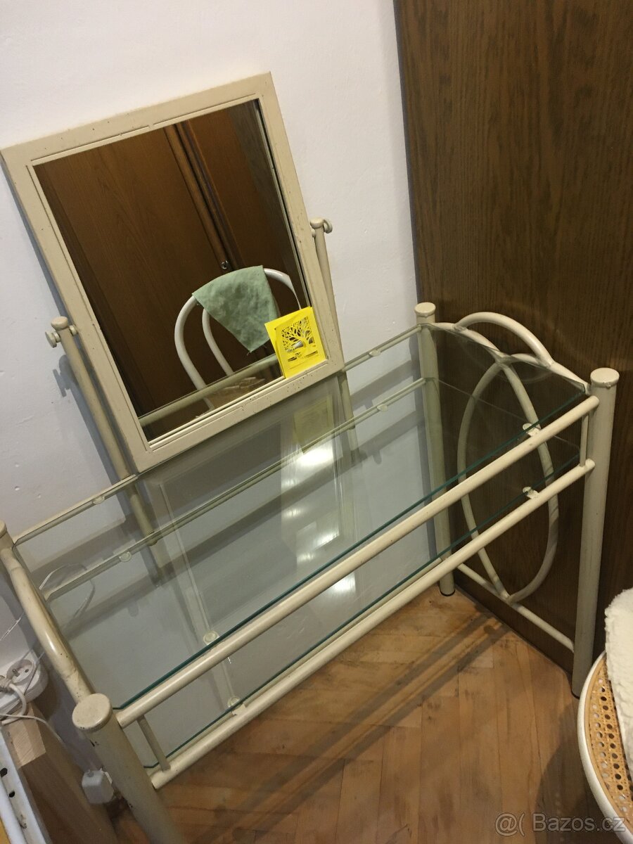 Toaletní stolek se zrcadlem - 3