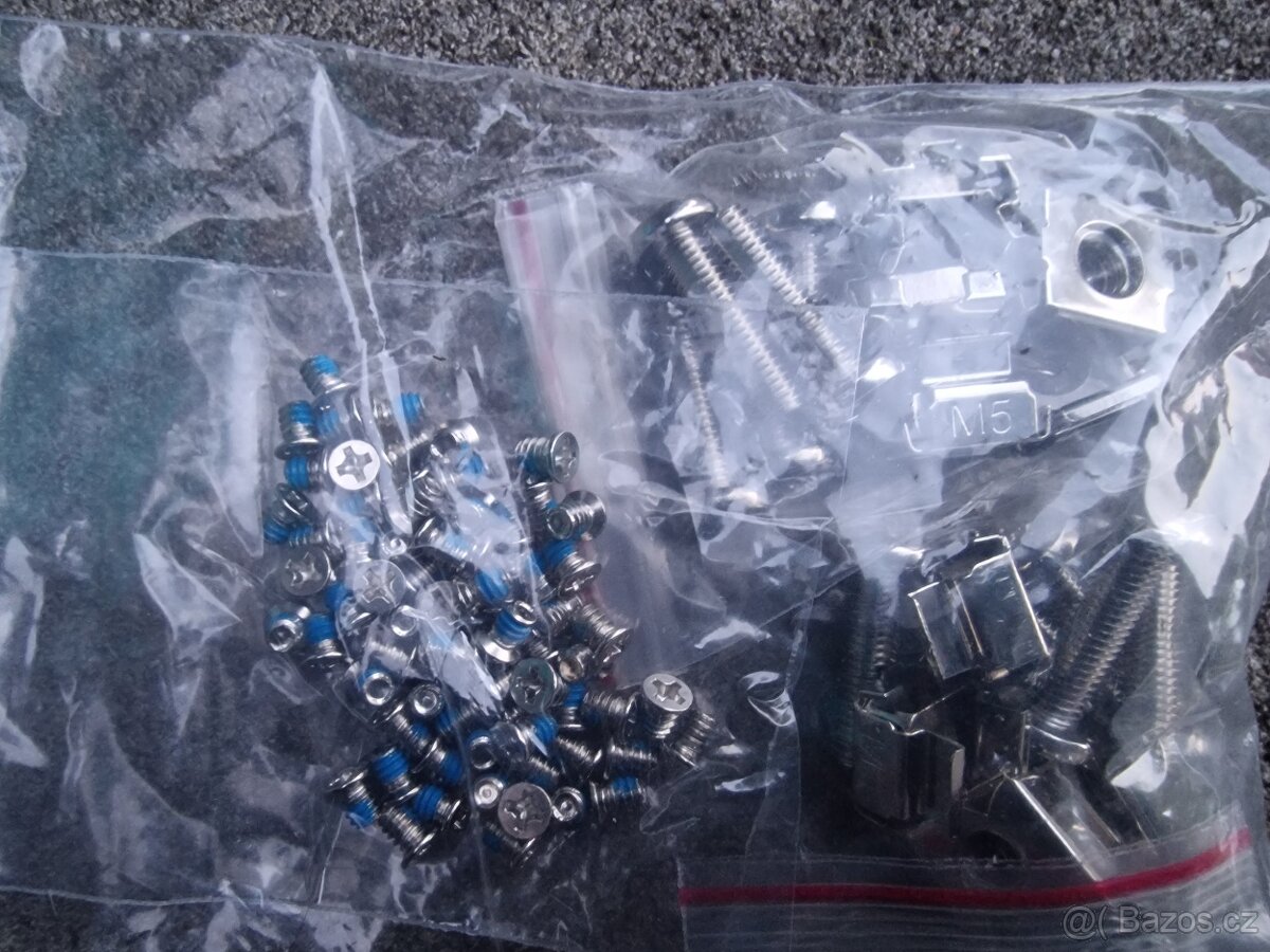 montážní šrouby pro rackové skříně - 3