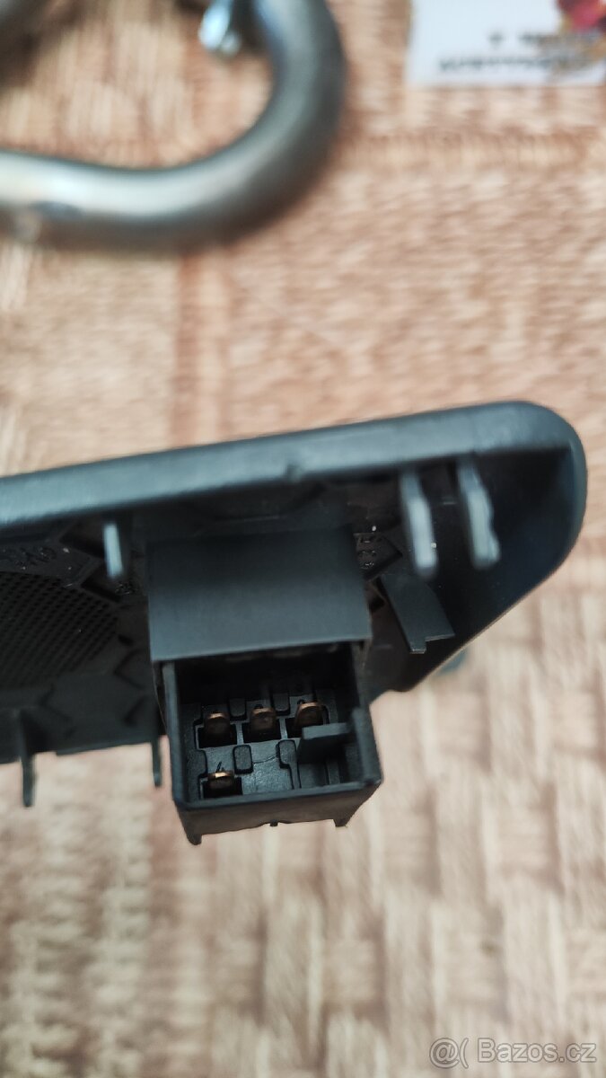 Škoda Octavia 1 ovladače stahování zadních oken - 3