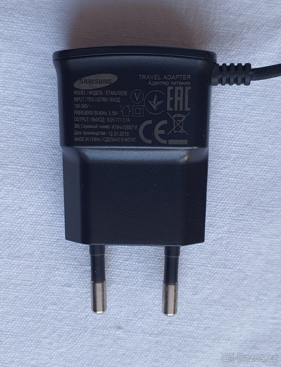 Černá cestovní nabíječka Samsung s kabelem micro USB - 3