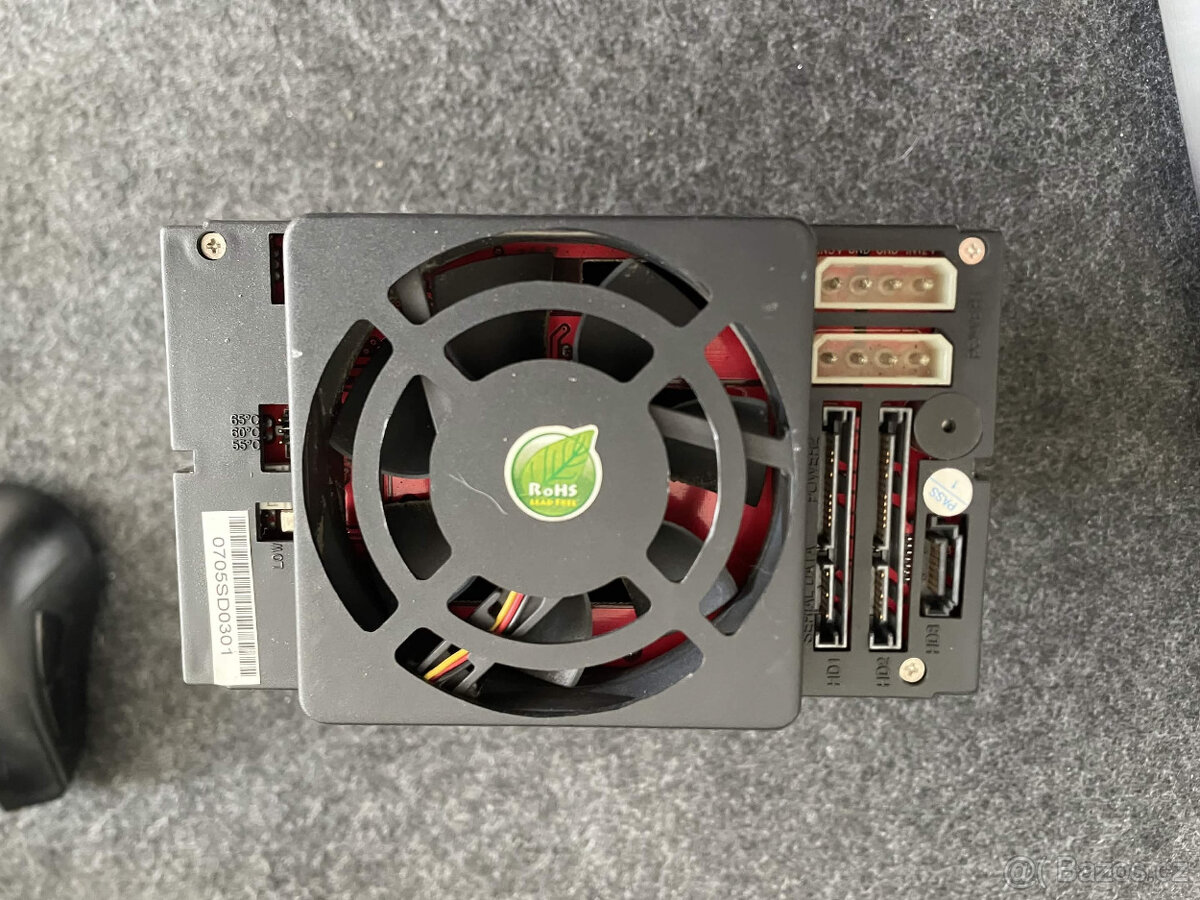 prodám rámečky Chieftec 2131SATA - 3