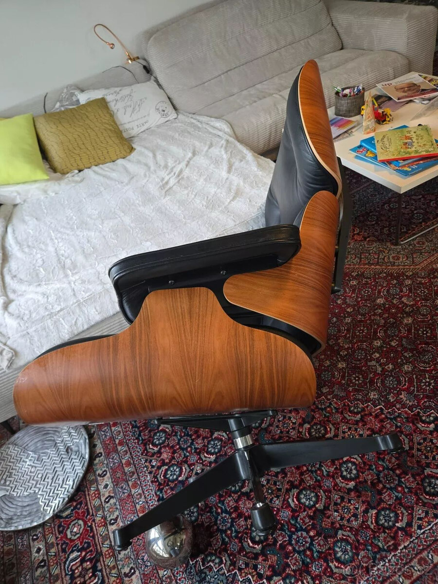 Křeslo a taburetka Vitra Eames - 3