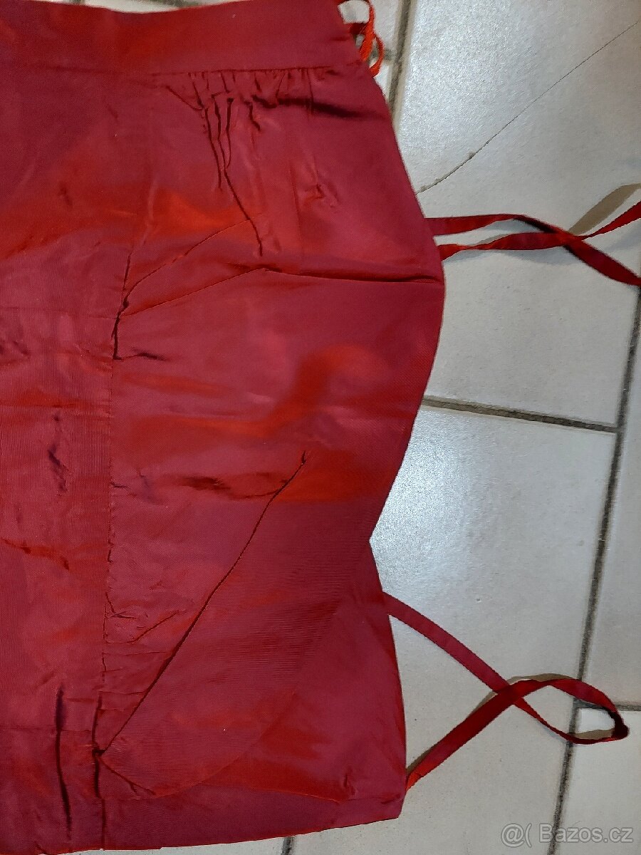 Balíkovna za 69,- Kč. Plesové bordó šaty. - 3