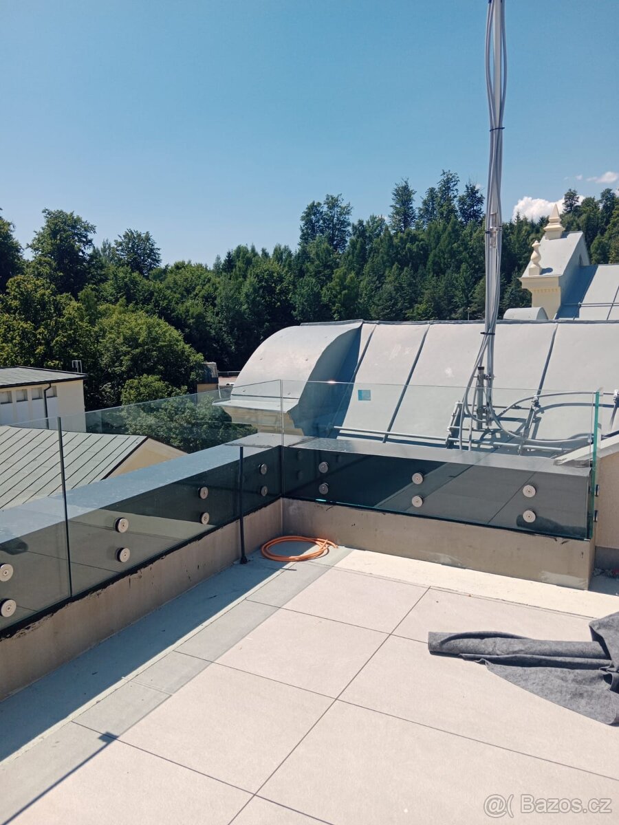 Tvrzené skleněné balkonové zábradlí Isotherm ,cena za 3 ks - 3