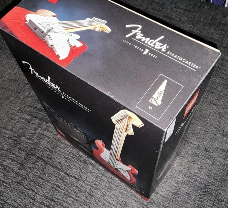 LEGO® Ideas 21329 Fender Stratocaster - 3