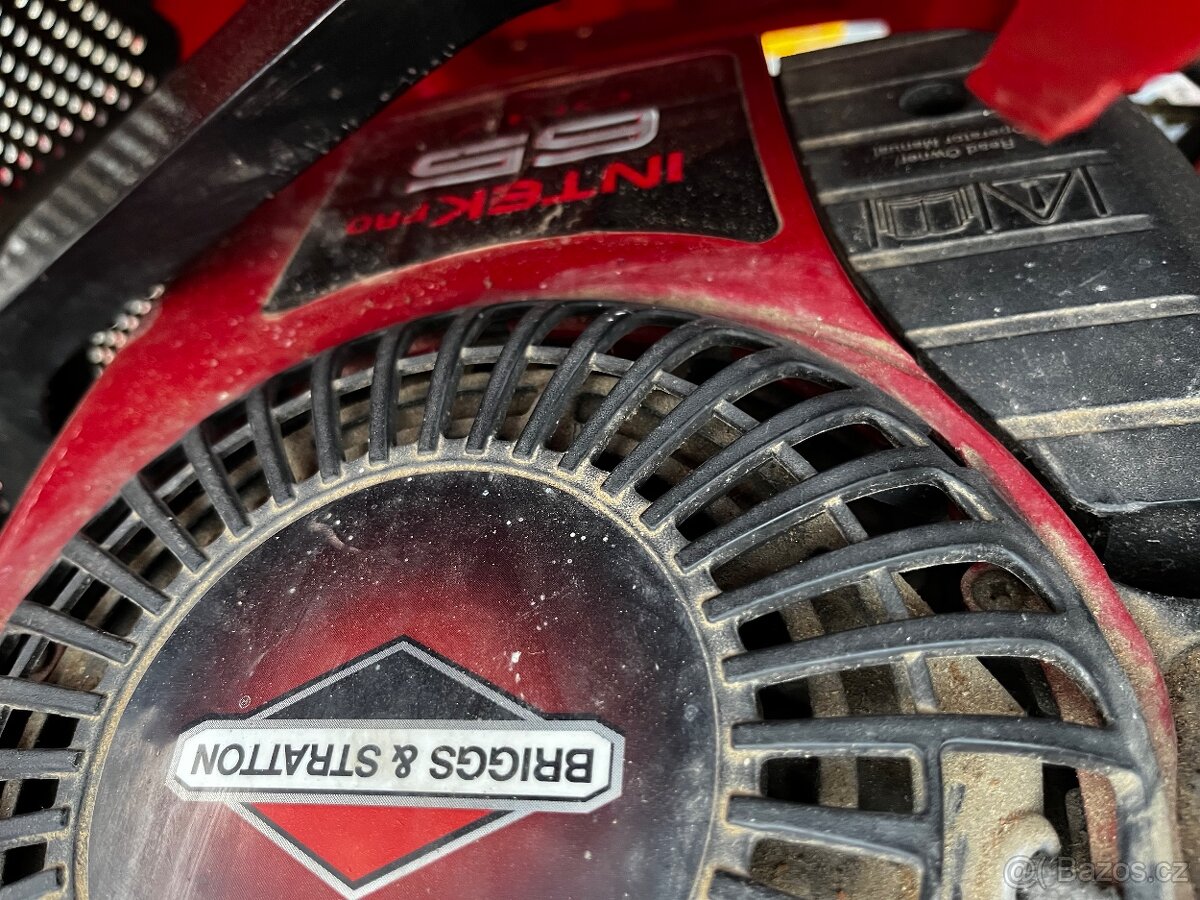 Zahradní rider Jonsered lr2107c - 3