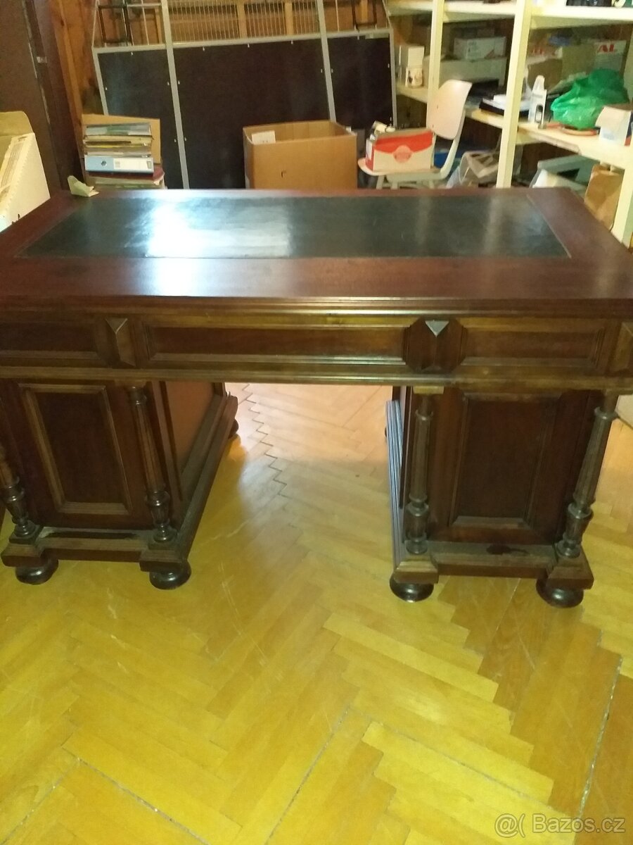 Masivní psací stůl - 3