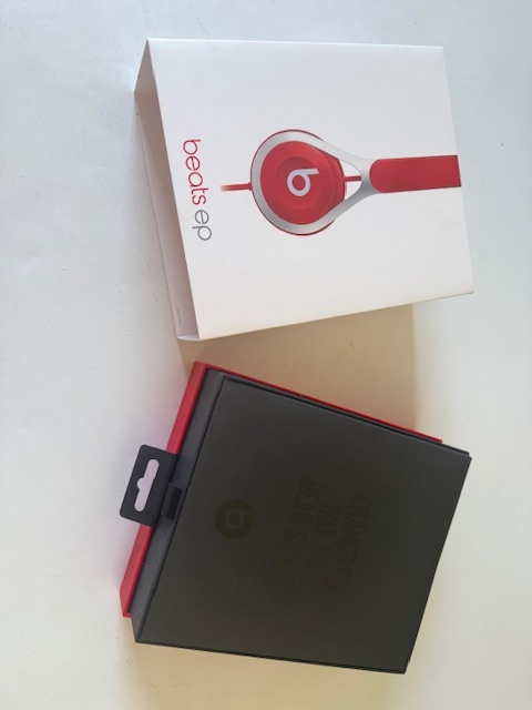 Beats EP sluchátka–3,5mm Jack/Apple Lightning - červená - 3