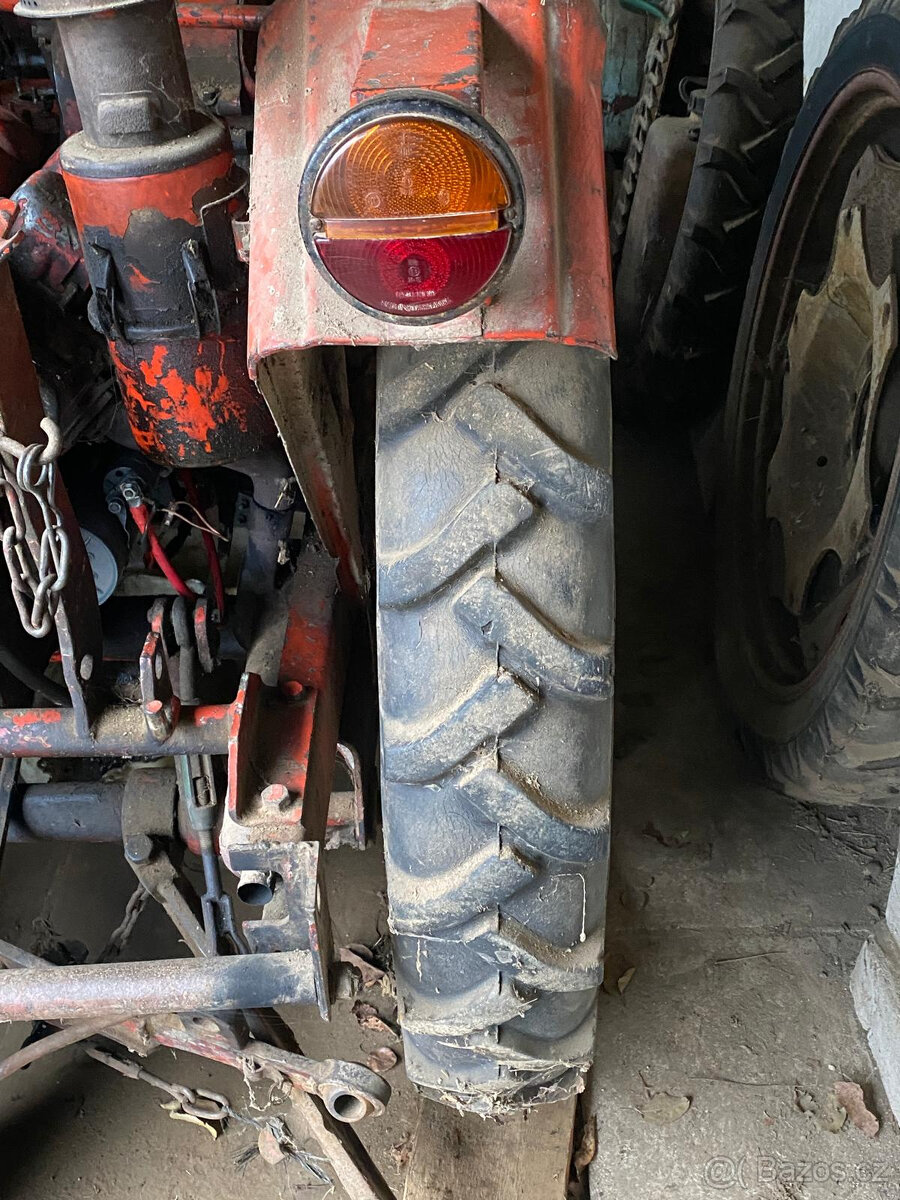 TRAKTOR RS09 4válec - 3