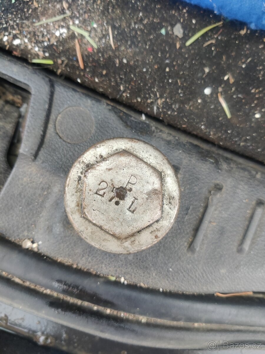 Víčko nádrže praga - 3