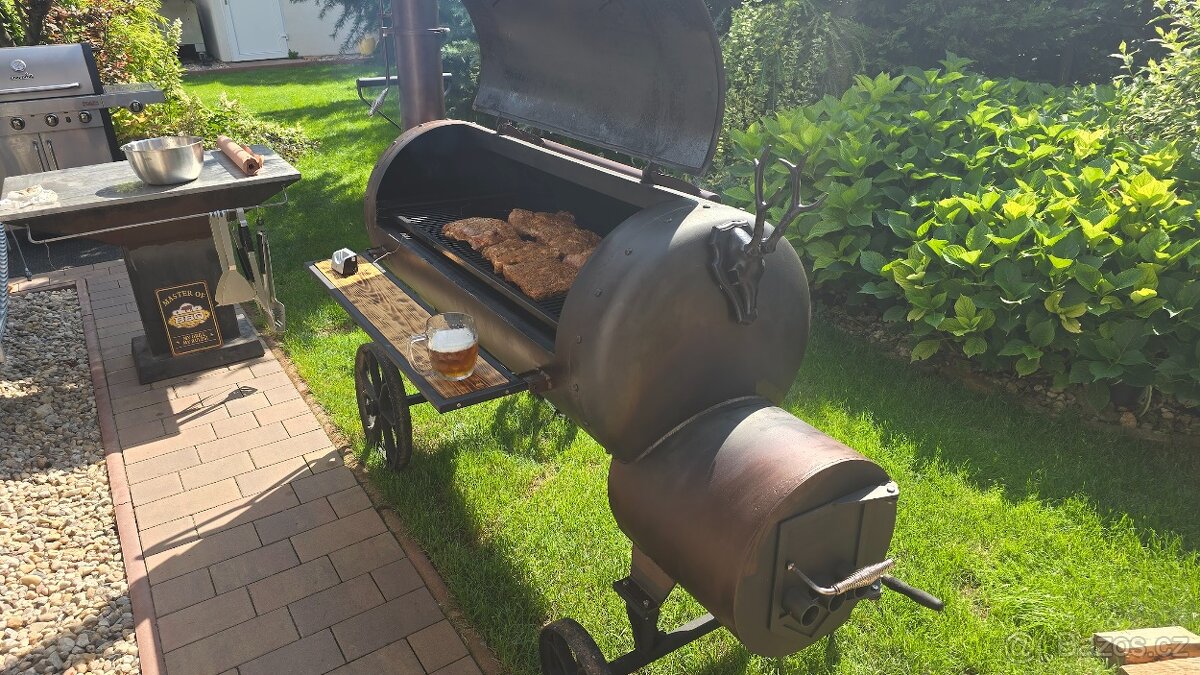 Stylový smoker gril - 3
