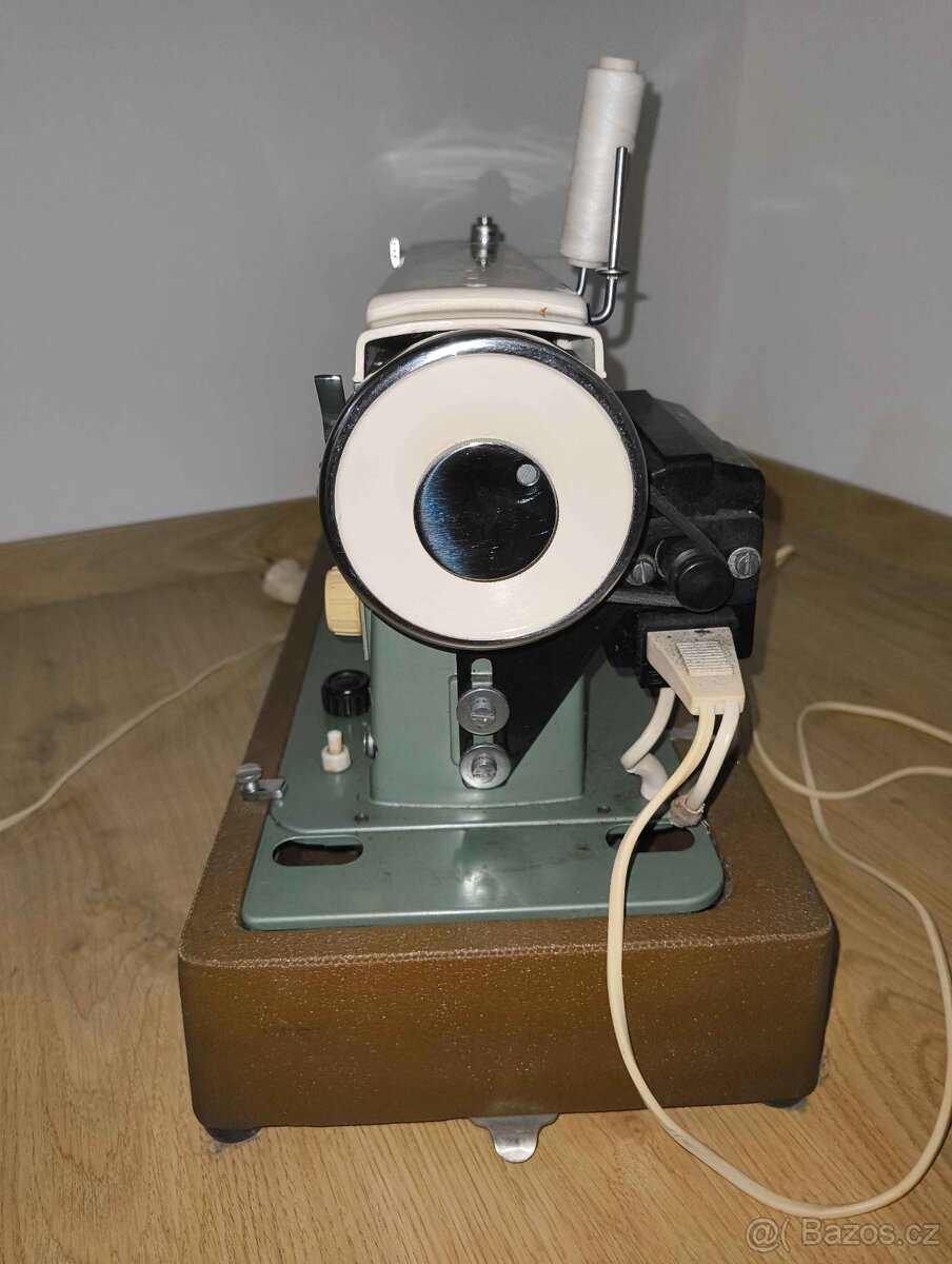 Lucznik 415 - plně funkční šicí stroj - 3