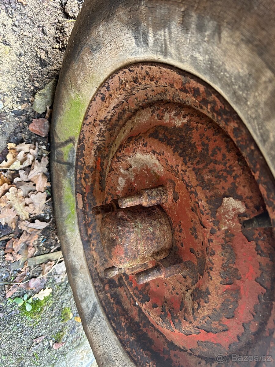 Šrouby na závaží do předních kol na zetor 3011 - 3