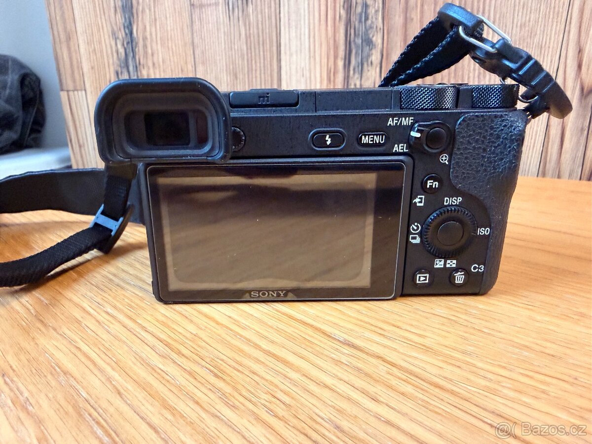 Sony Alpha A6500 + příslušenství - vyfoceno pouze 1060 fotek - 3