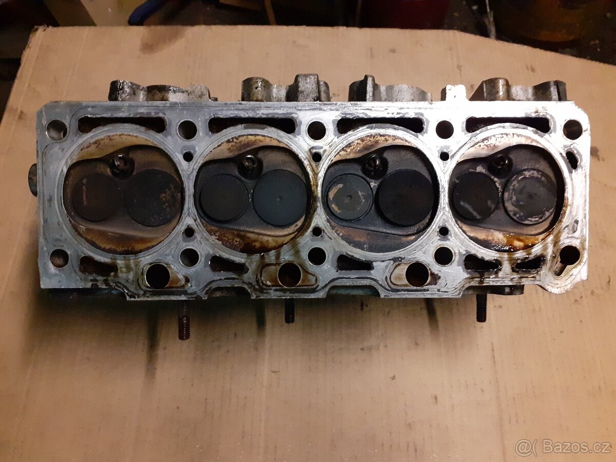 hlava motoru 032 103 373K - VW - 3