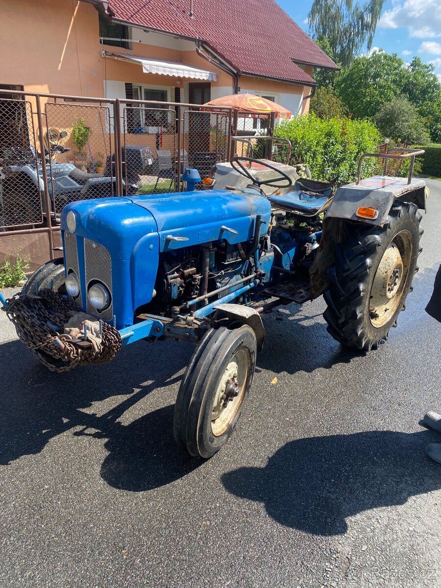 Traktor Ford - 3