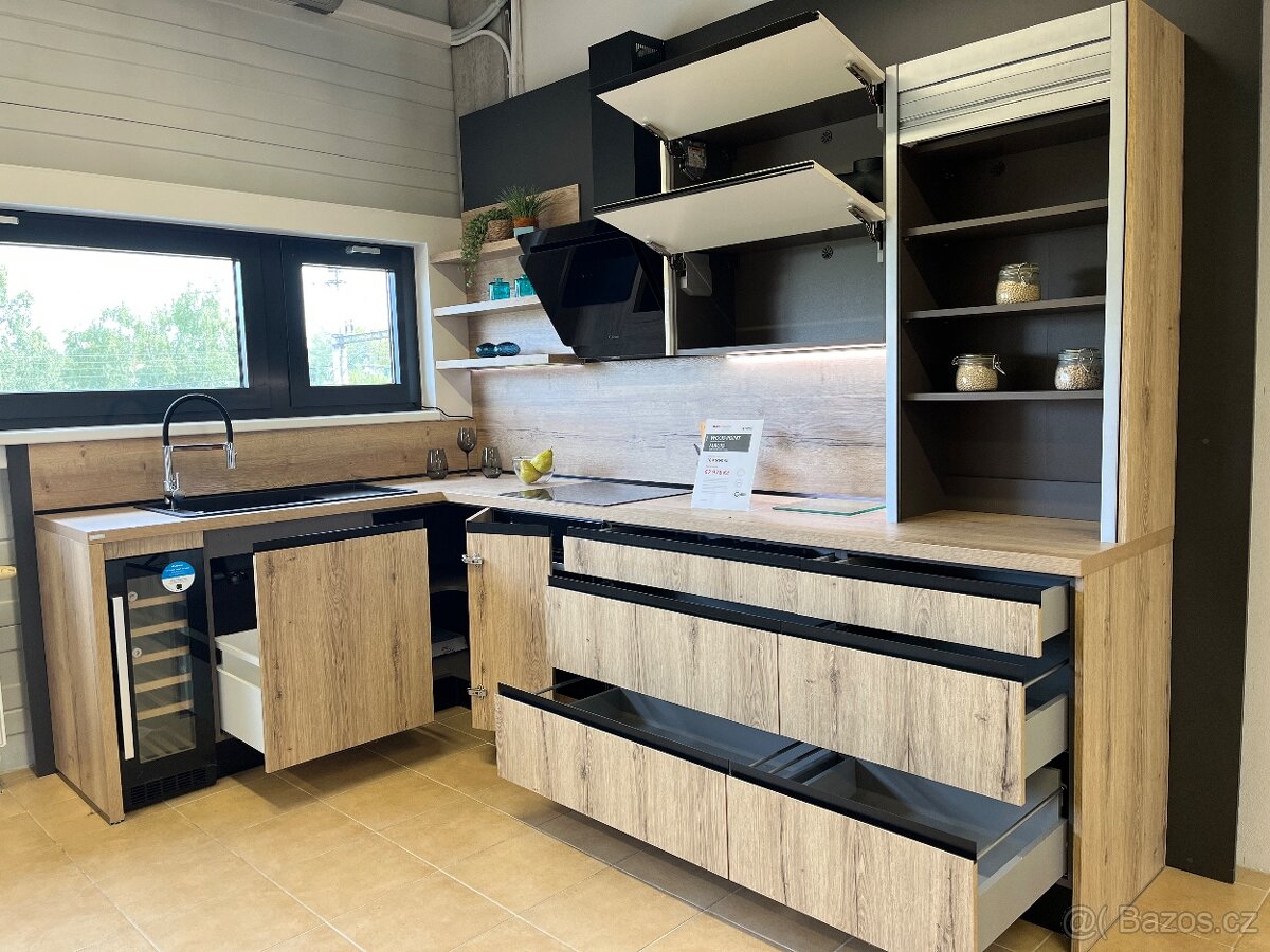 Expoziční kuchyňská linka Oresi Magiq/woodPoint - 3