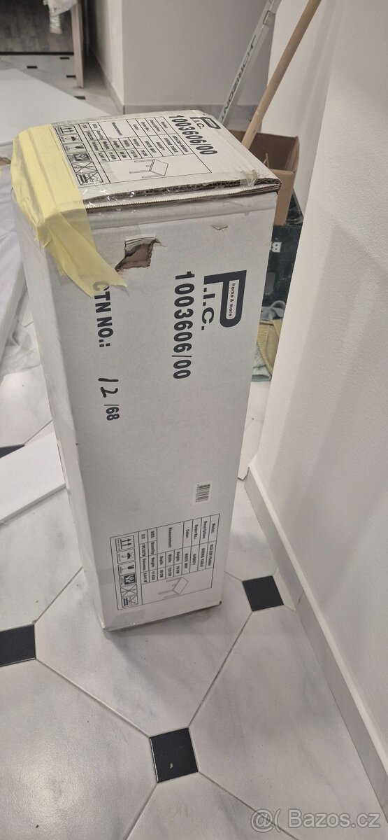 Prodám bílý jídelní stůl - 3