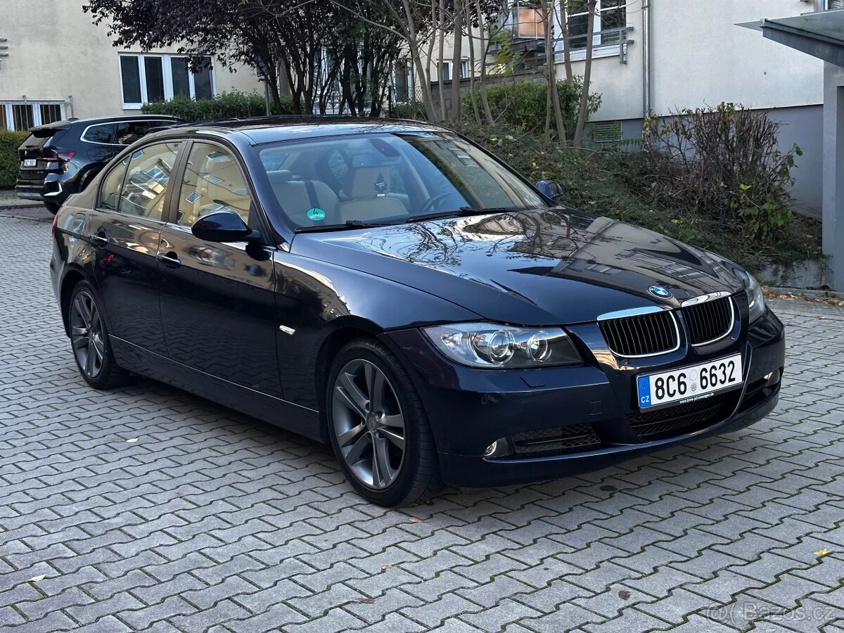 BMW E90 320i 110kW Xenony ALU R17 Tempomat El. tažné - 3