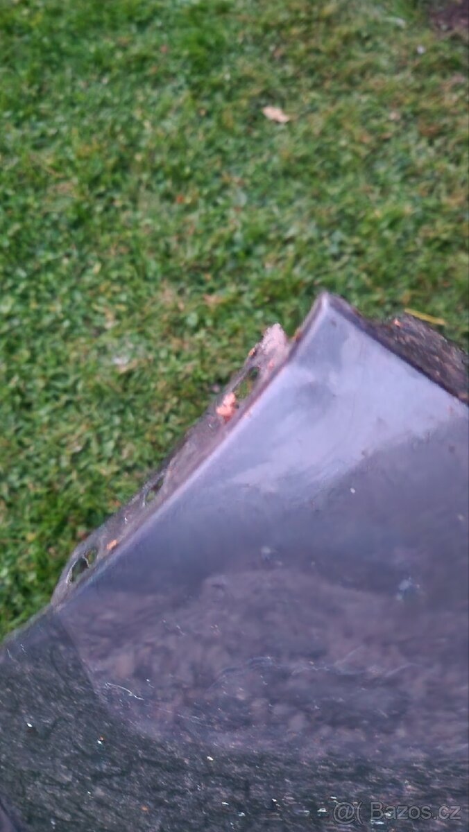 Pravý přední blatník T6 - 3