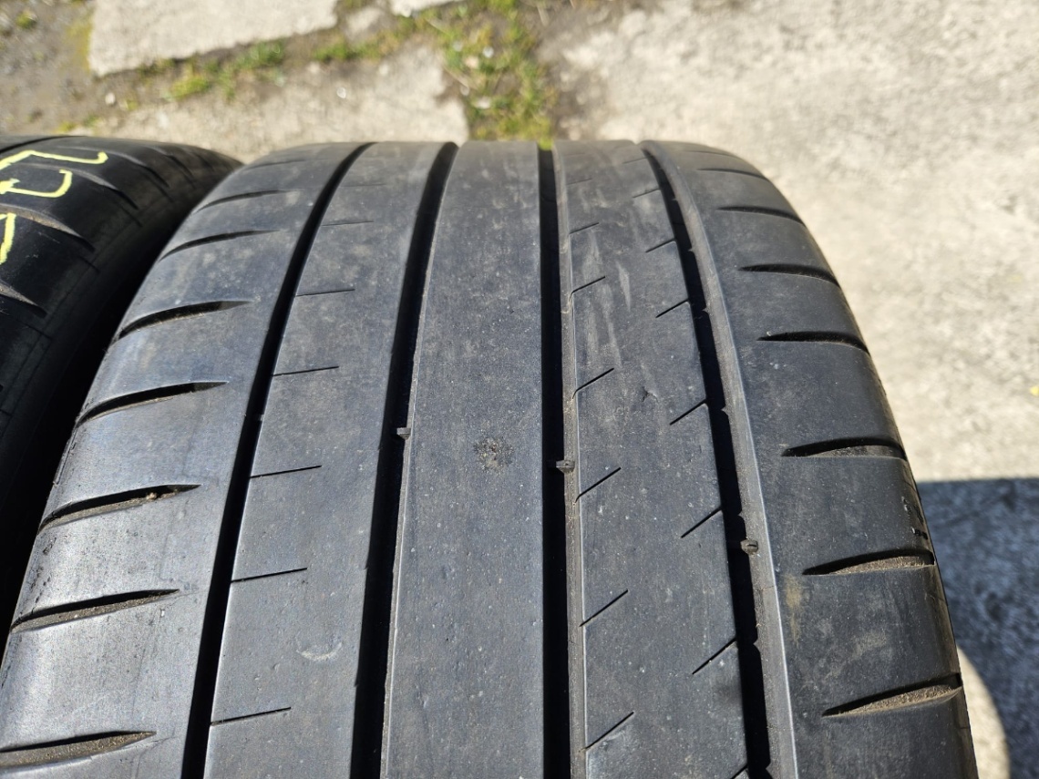275/40R19 - 3