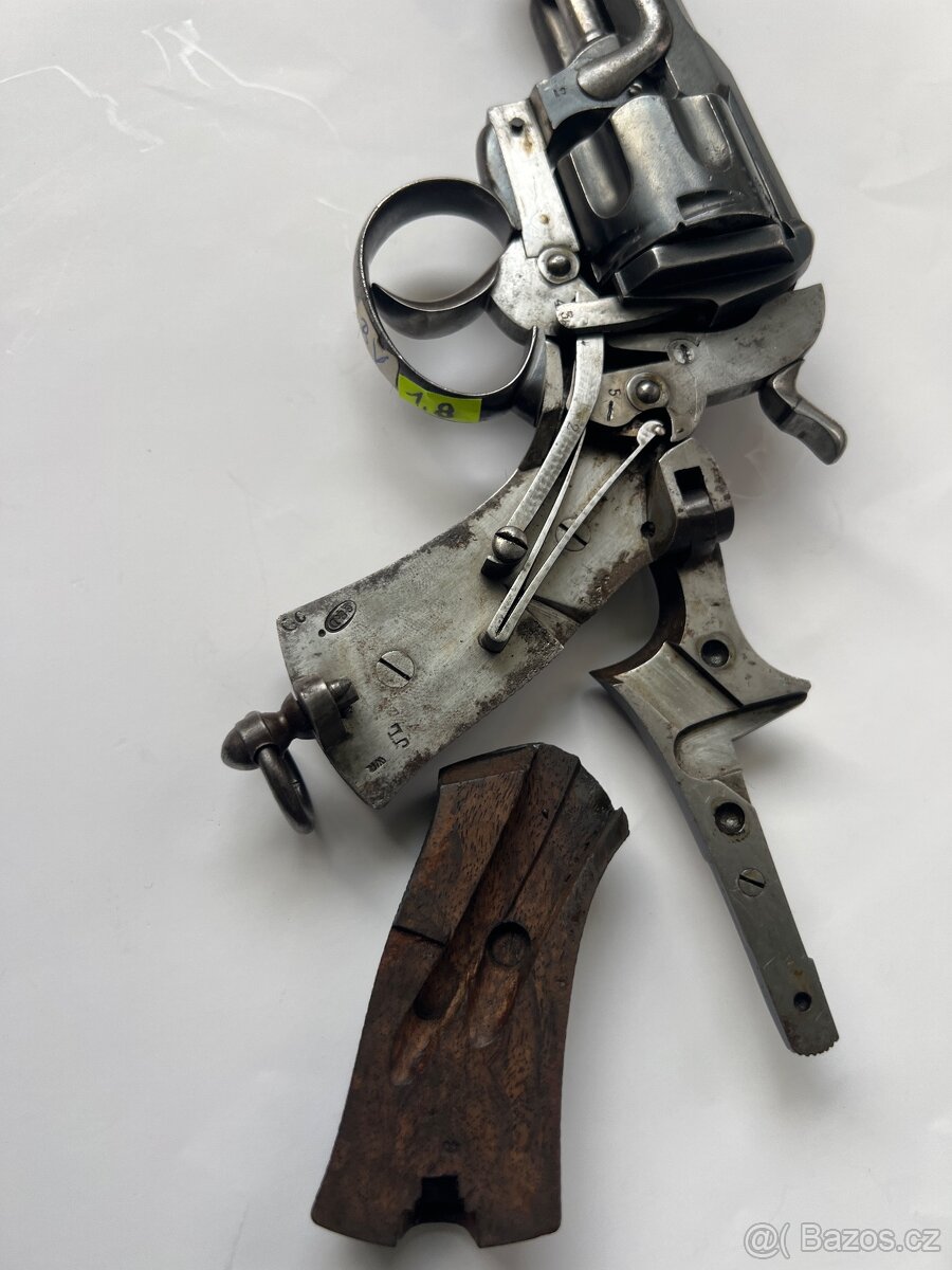 Historicky revolver 38 - 3