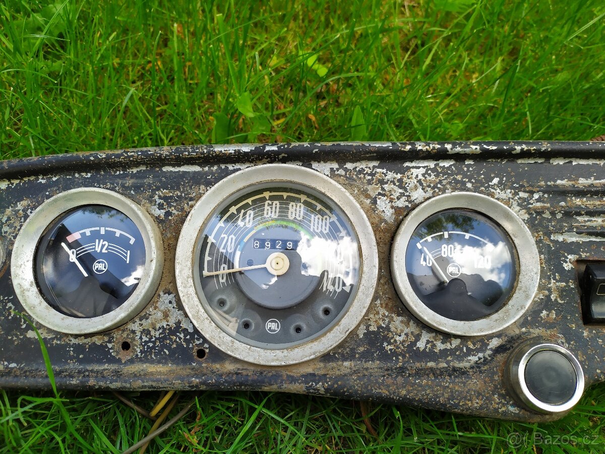 Palubní deska na historickou Škodu Octavia - 3