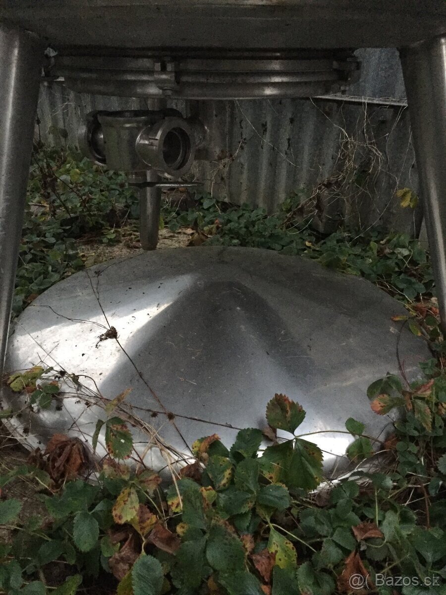 Predám nerezovú nádrž 1500l - 3