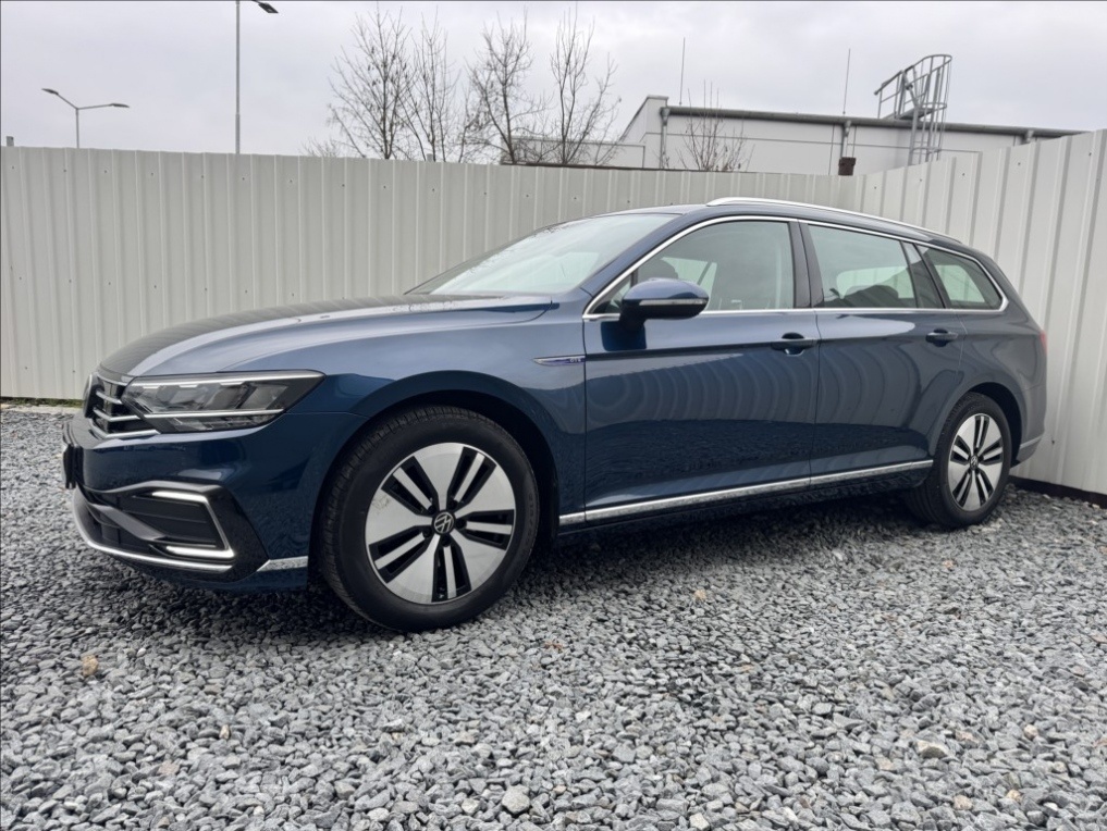 Prodám Volkswagen Passat 1,4 TSI GTE DSG DPH 1.maj ČR - 3
