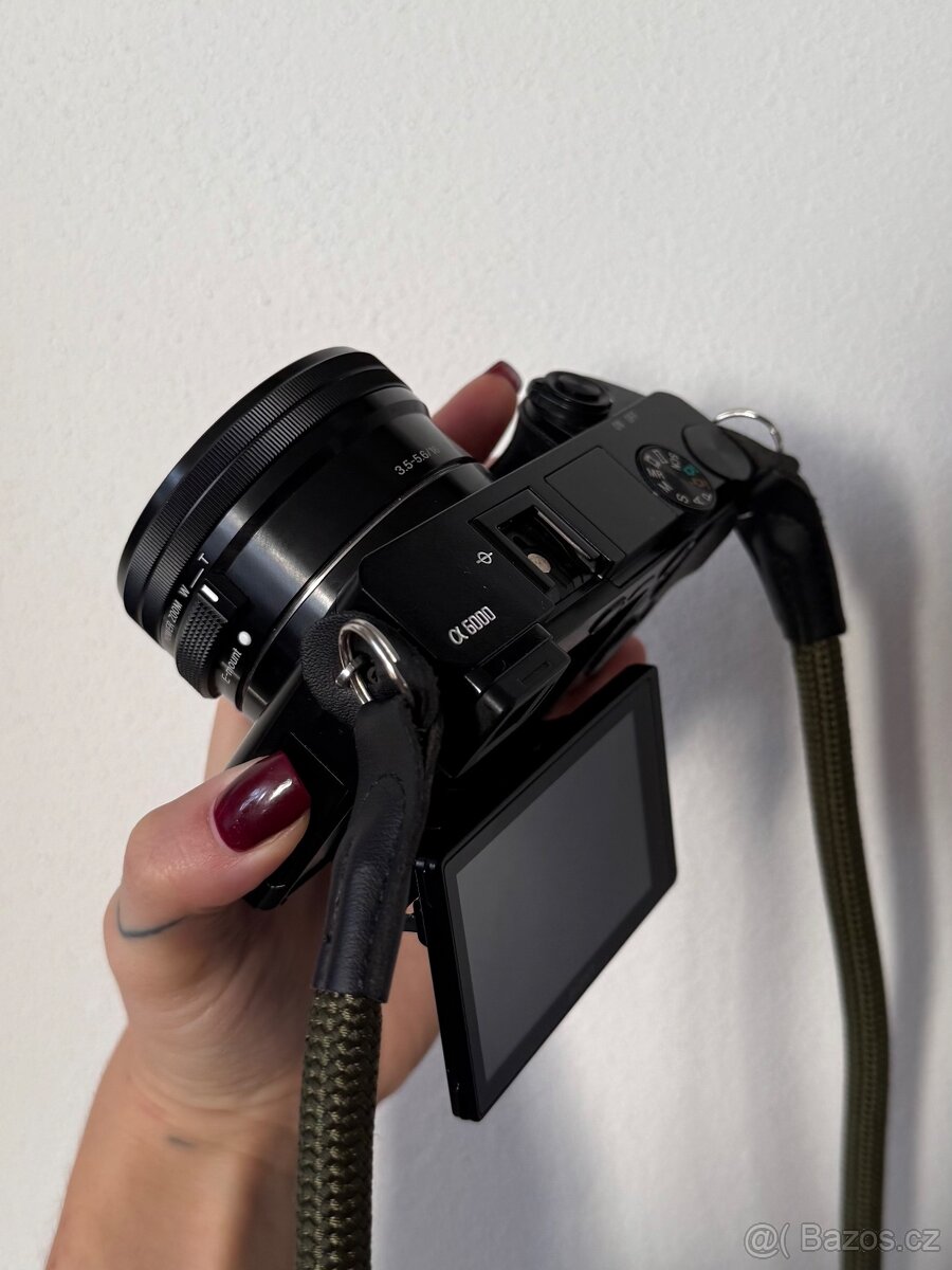 SONY A6000 ve výborném stavu - 3