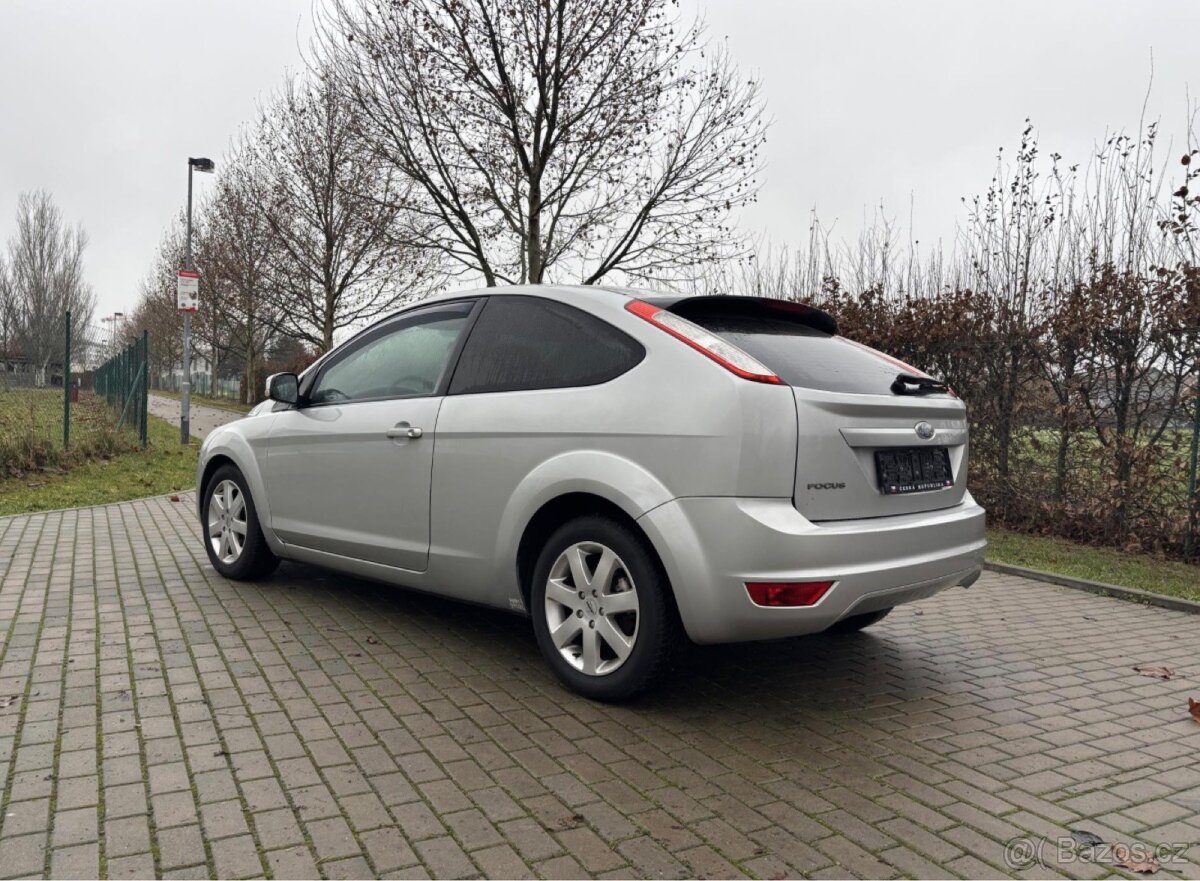FORD FOCUS 1.6 77 KW AMBIENTE - BENZÍN - 3 DVEŘOVÝ HATCHBACK - 3