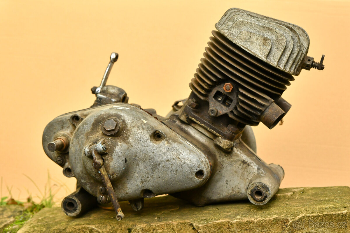 ČZ 250 Tourist - motor - 3