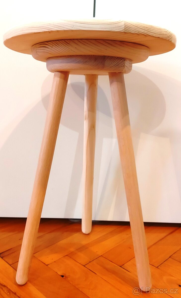 Květinový stolek na trojnožce - 3