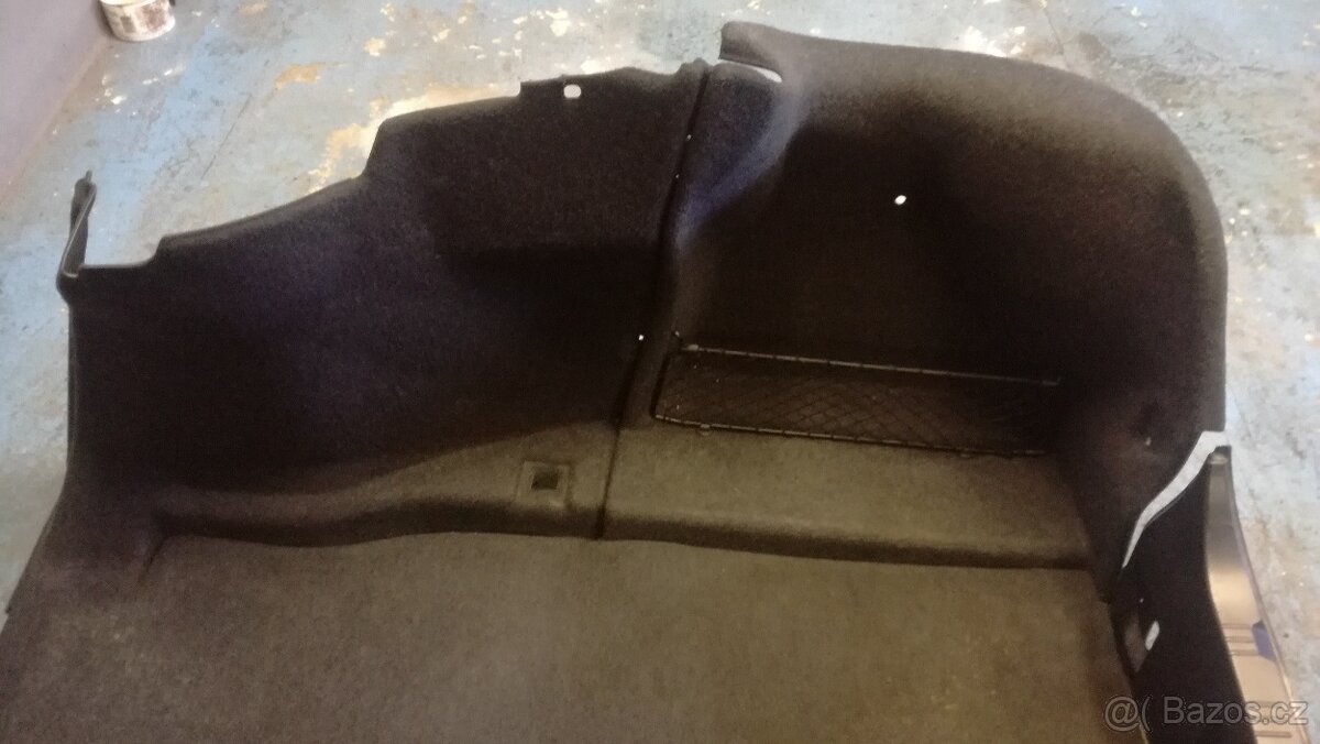 BMW E60/E61 -černá palubní deska,čalounění kufru - 3