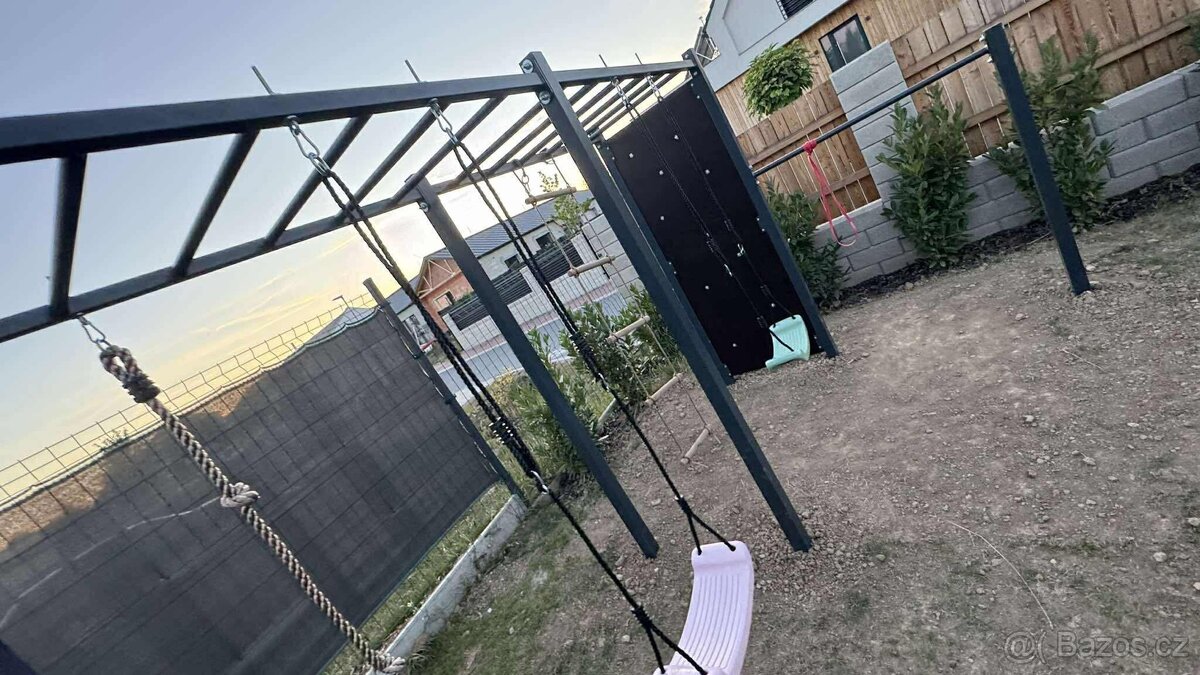 🏋️ Workoutové hřiště 2.0 – multifunkční venkovní konstrukce - 3