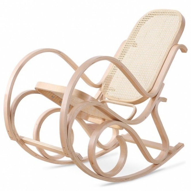 Dřevěné houpací křeslo s tradičním ratanovým výpletem - 3