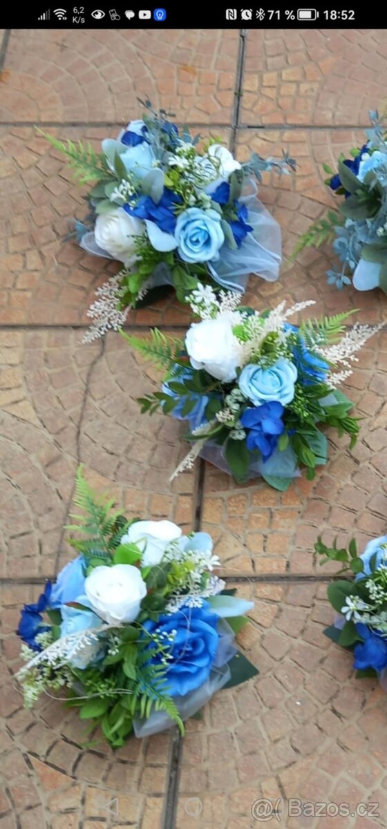 Svatební modrobílé kytky na stoly - 3