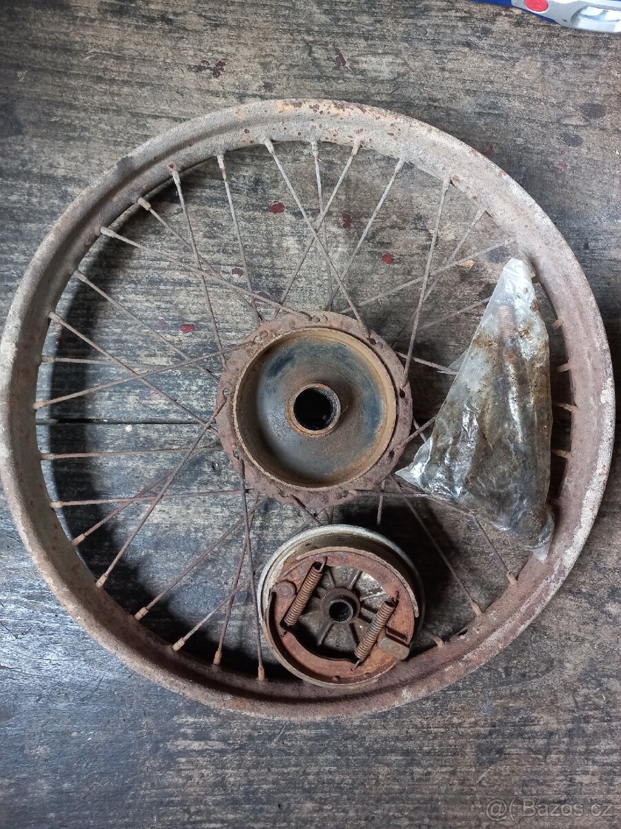 ČZ 125 t - ČZ 125b - Přední kolo - 3