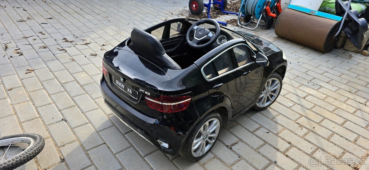 Elektrické auto BMW X6 - 3