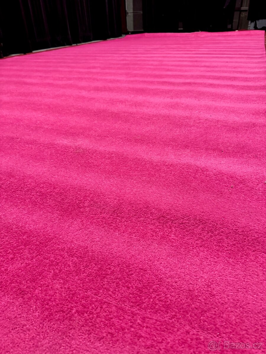 Růžový koberec 3,5x7,5 - 3