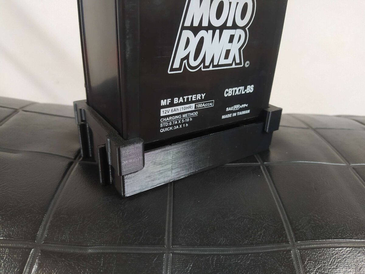 ČZ 350/472 - podložka pod akumulátor včetně fixace - 3