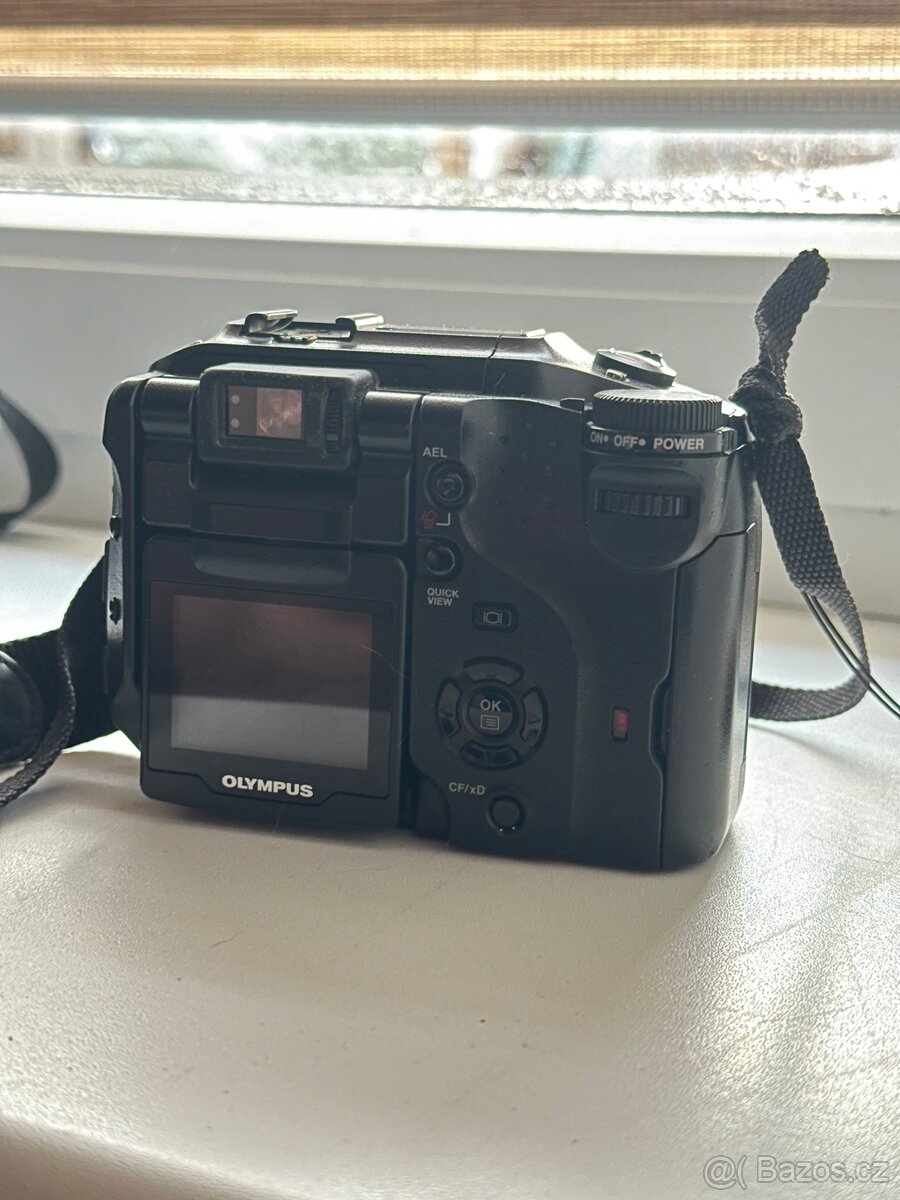 Olympus Camedia C‑5060 Wide Zoom - 3