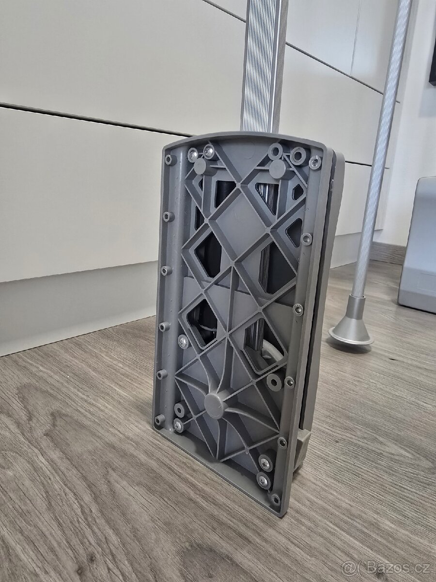 Stahovací šatní tyč - 3