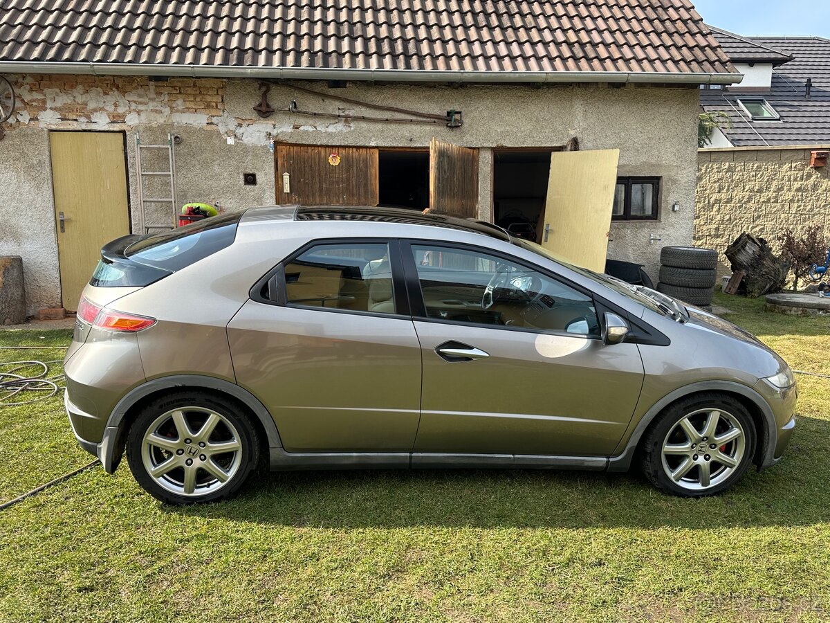 HONDA CIVIC Typ FK3 - 3